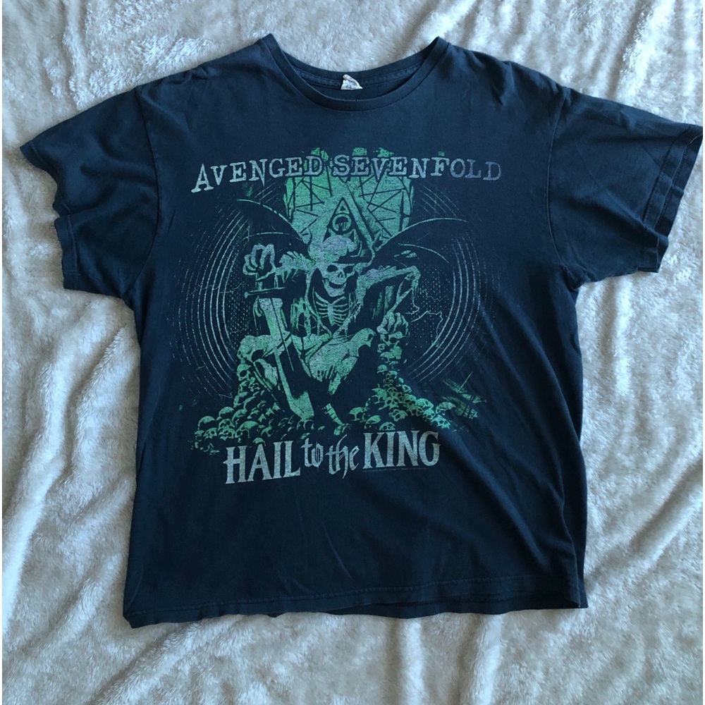 VINTAGE Avenged Sevenfold “Hail to the King” Band Tee on Delta Tag in Size XL.